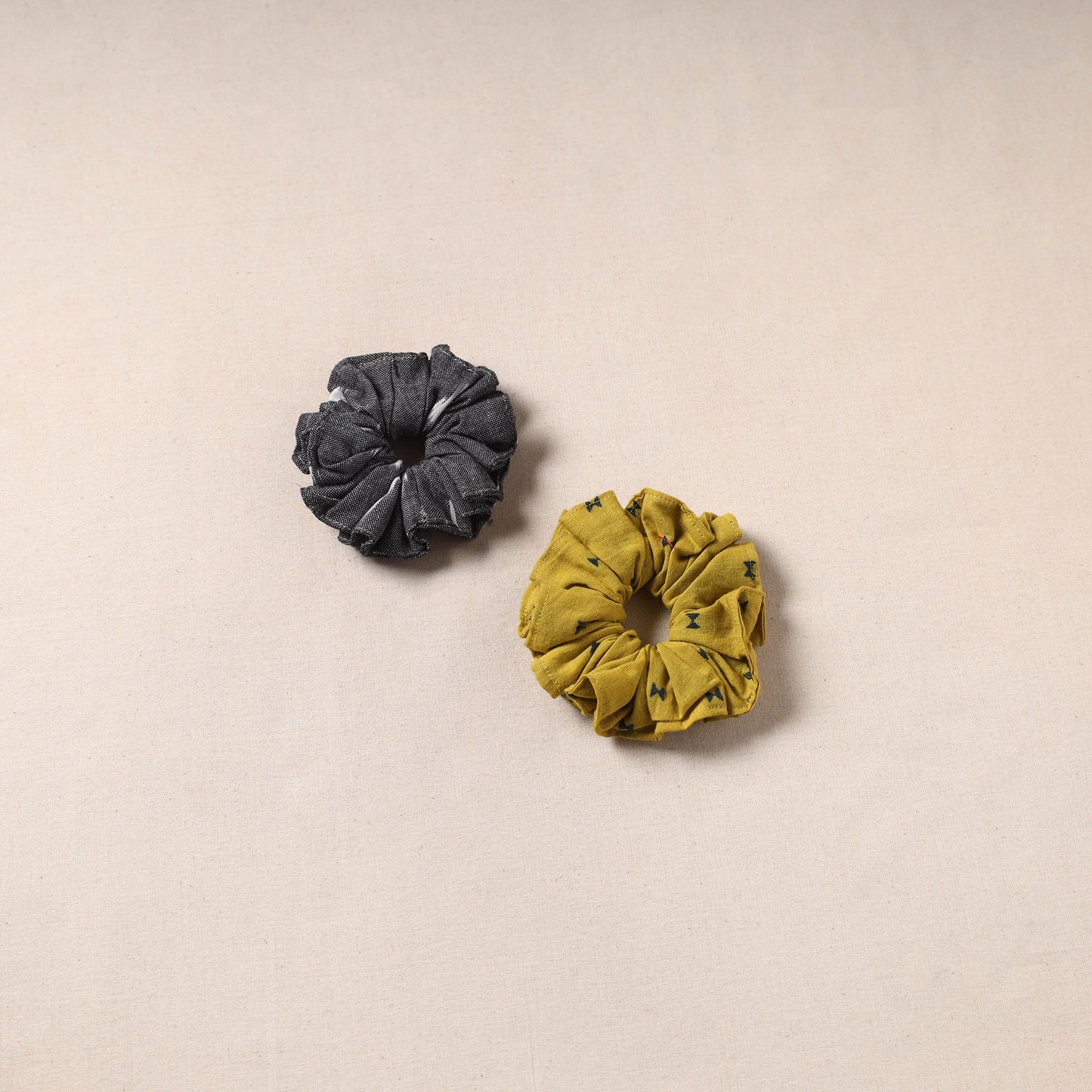 Handmade rubber band/scrunchies (set of 2) 132 - handcrafted