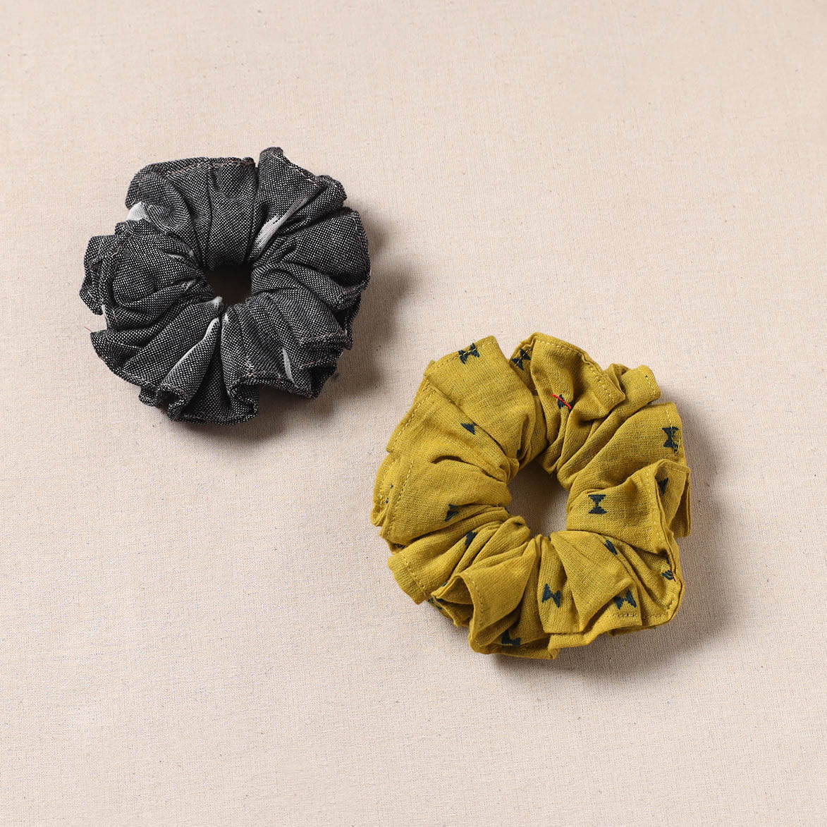 Handmade rubber band/scrunchies (set of 2) 132 - handcrafted