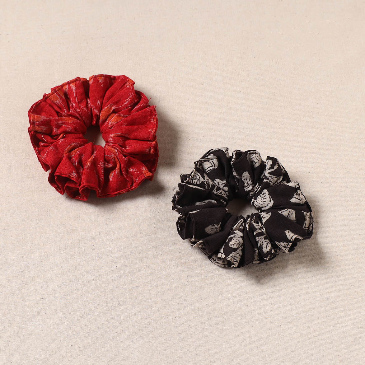 Handmade rubber band/scrunchies (set of 2) 135 - handcrafted