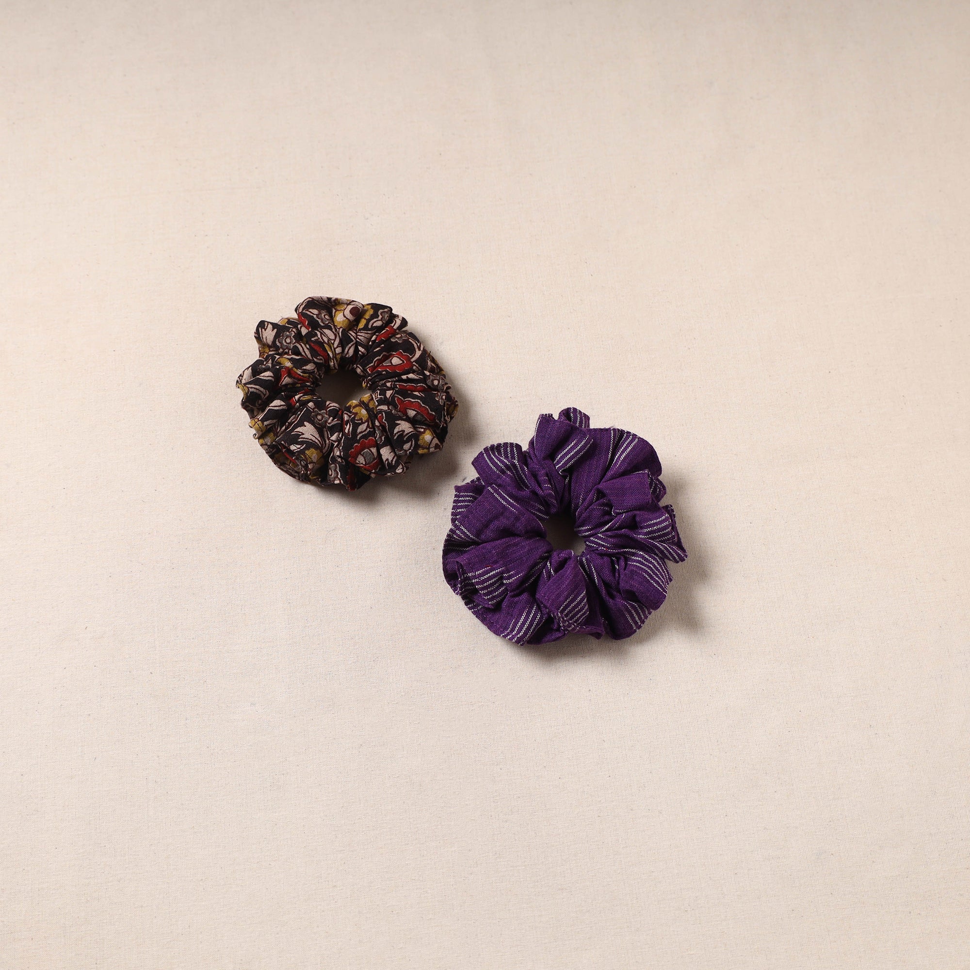 Handmade rubber band/scrunchies (set of 2) 136 - handcrafted