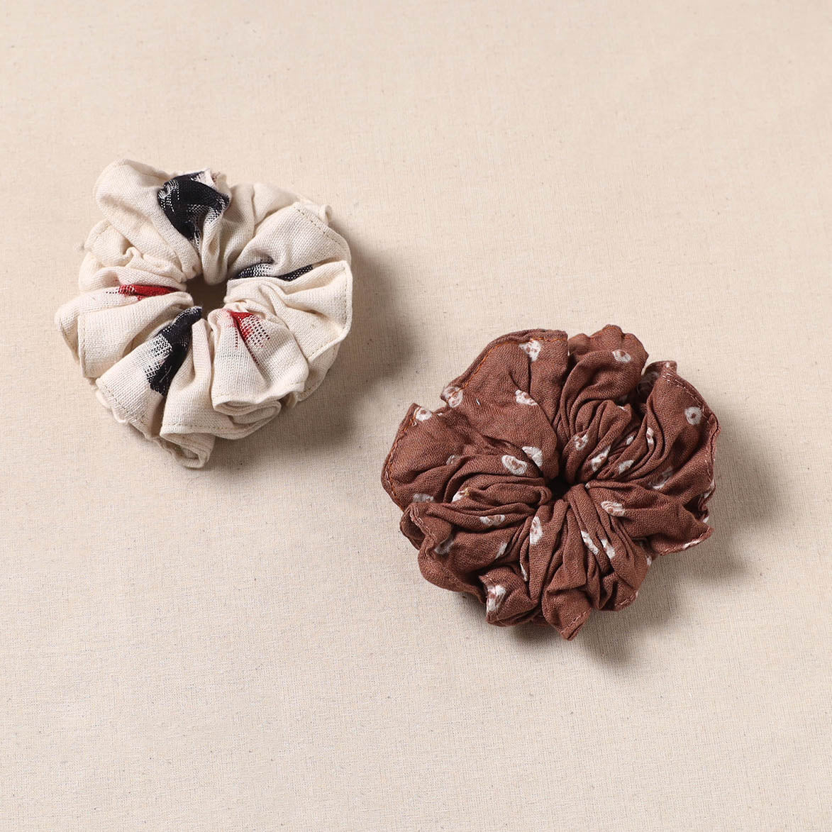 Handmade rubber band/scrunchies (set of 2) 141 - handcrafted