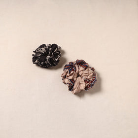 Handmade rubber band/scrunchies (set of 2) 144 - handcrafted