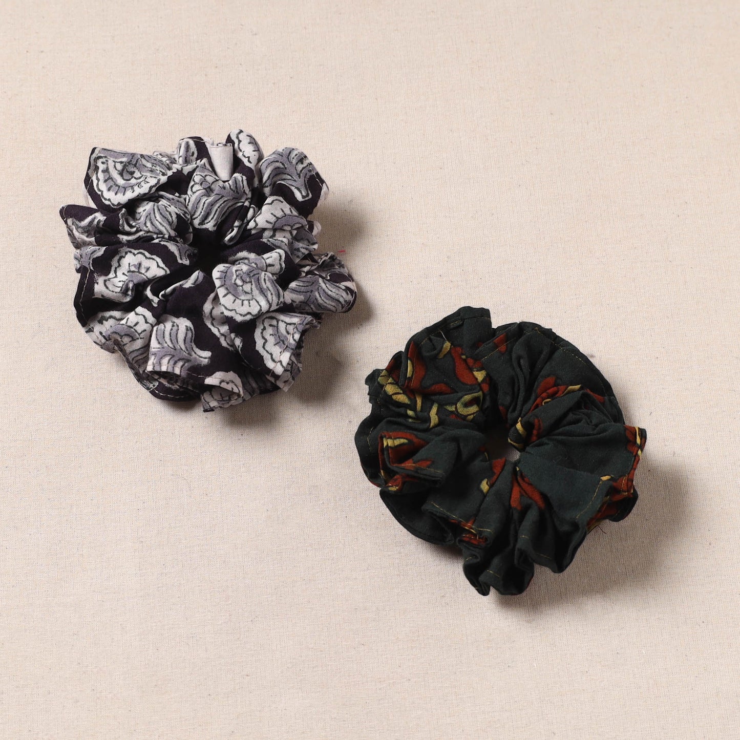 Handmade rubber band/scrunchies (set of 2) 147 - handcrafted