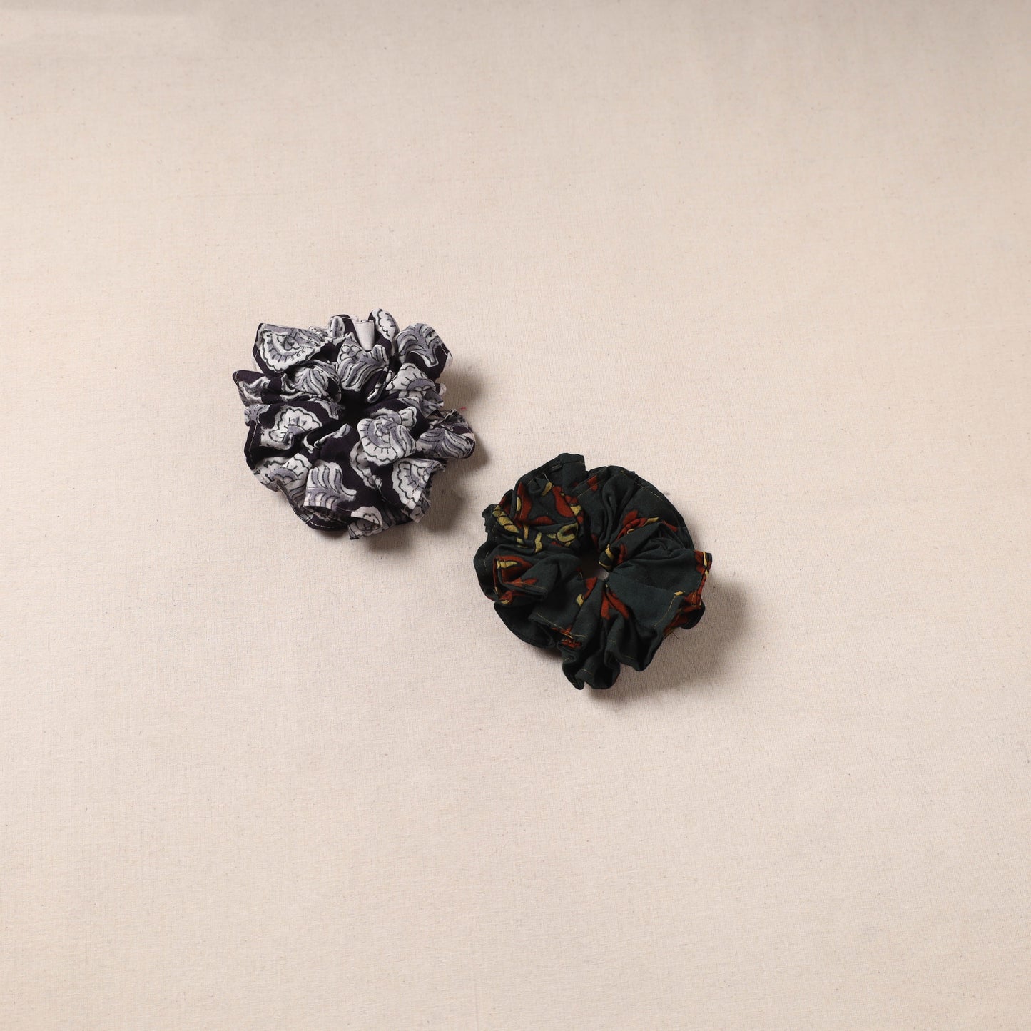 Handmade rubber band/scrunchies (set of 2) 147 - handcrafted