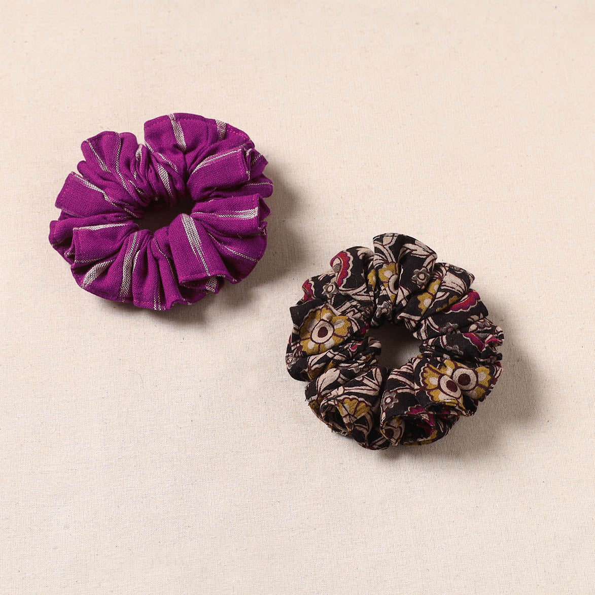Handmade rubber band/scrunchies (set of 2) 155 - handcrafted