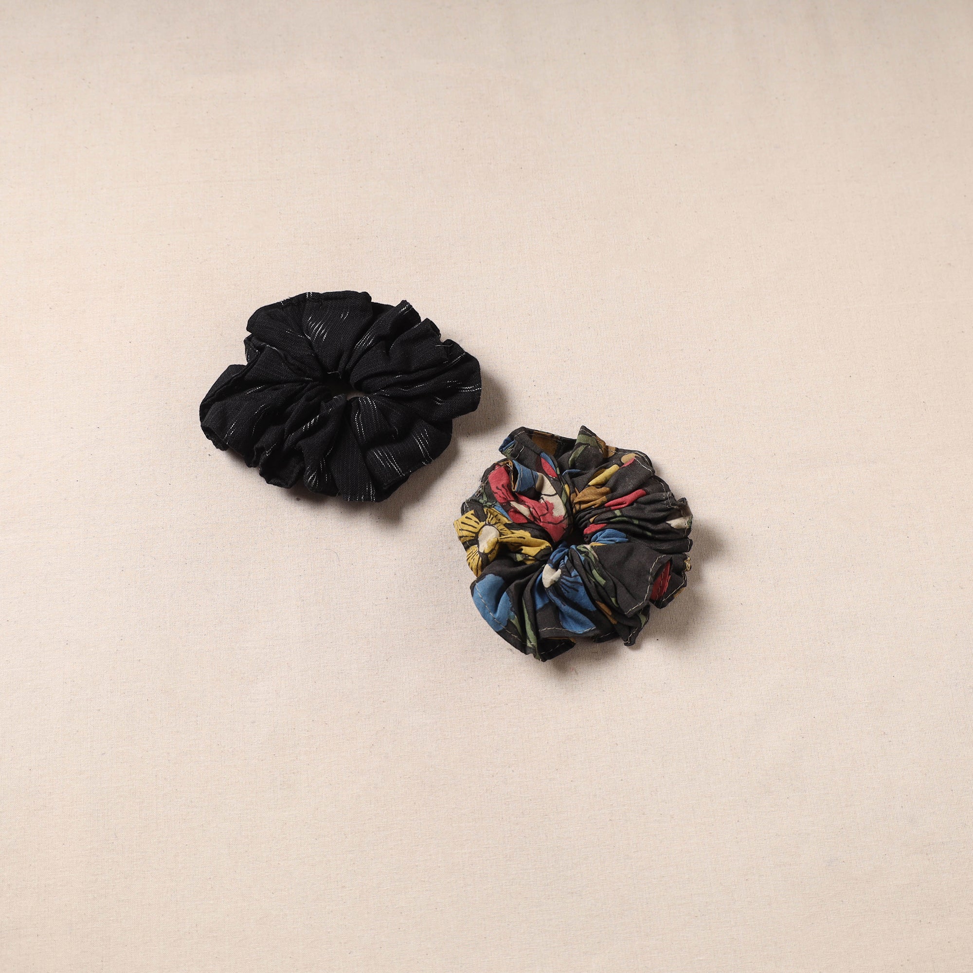 Handmade rubber band/scrunchies (set of 2) 176 - handcrafted
