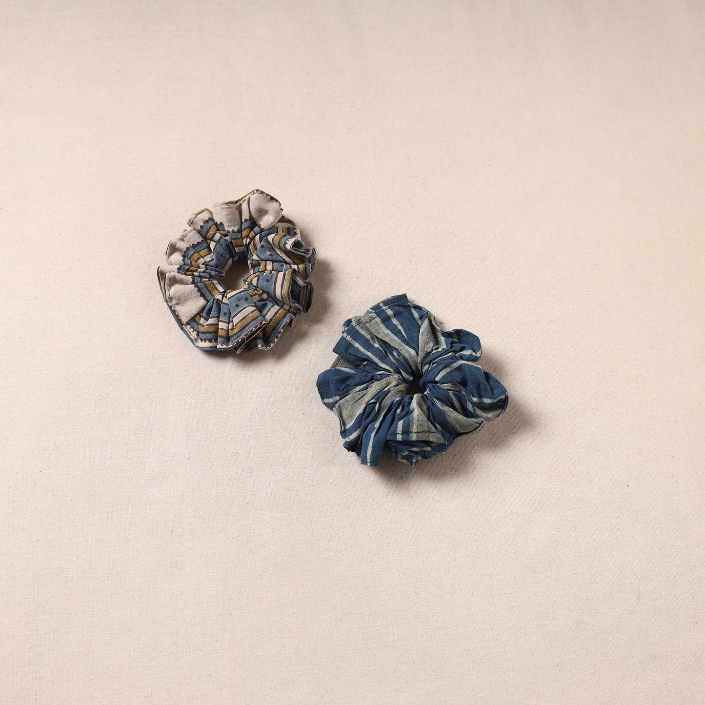 Handmade rubber band/scrunchies (set of 2) 185 - handcrafted