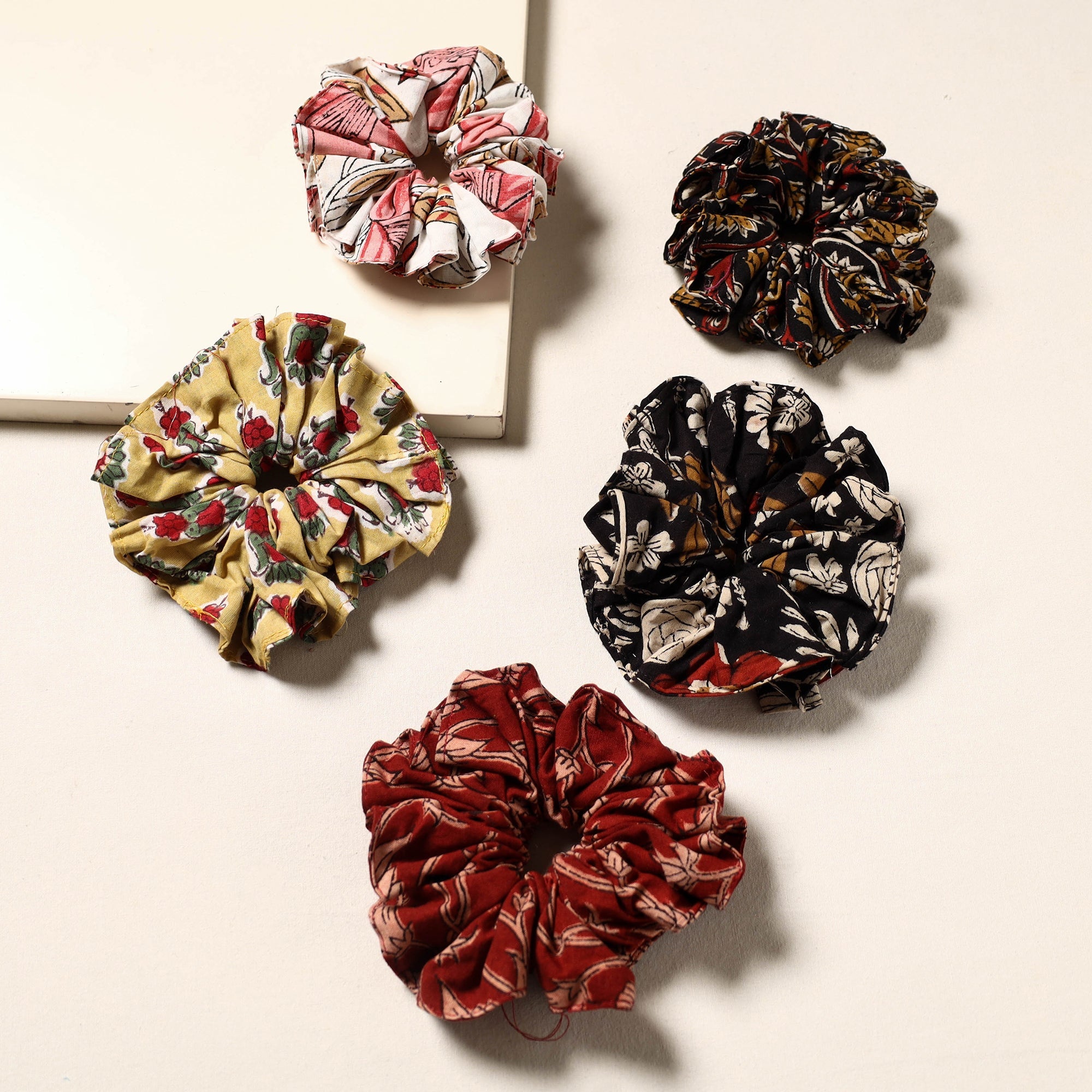 Multicolor - handmade rubber band/scrunchies (set of 5) 01