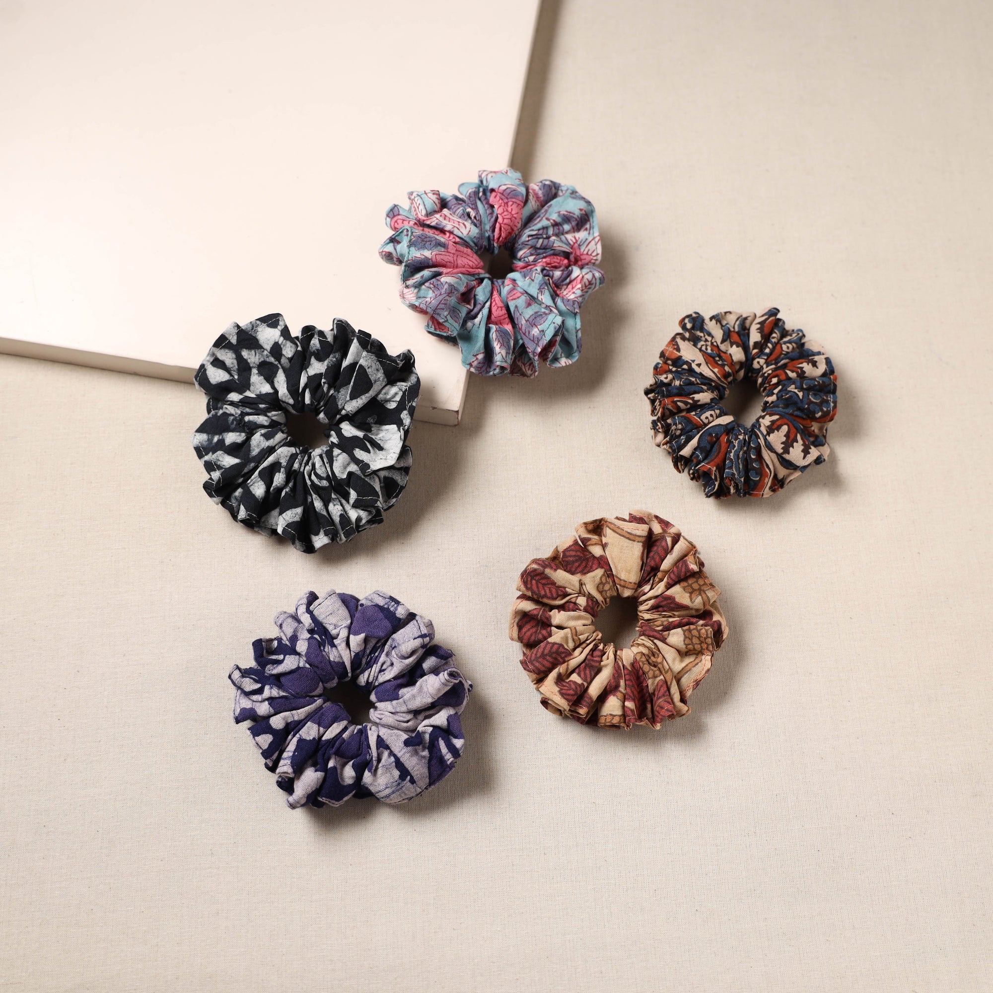 Handmade rubber band/scrunchies (set of 5) 06 - handcrafted