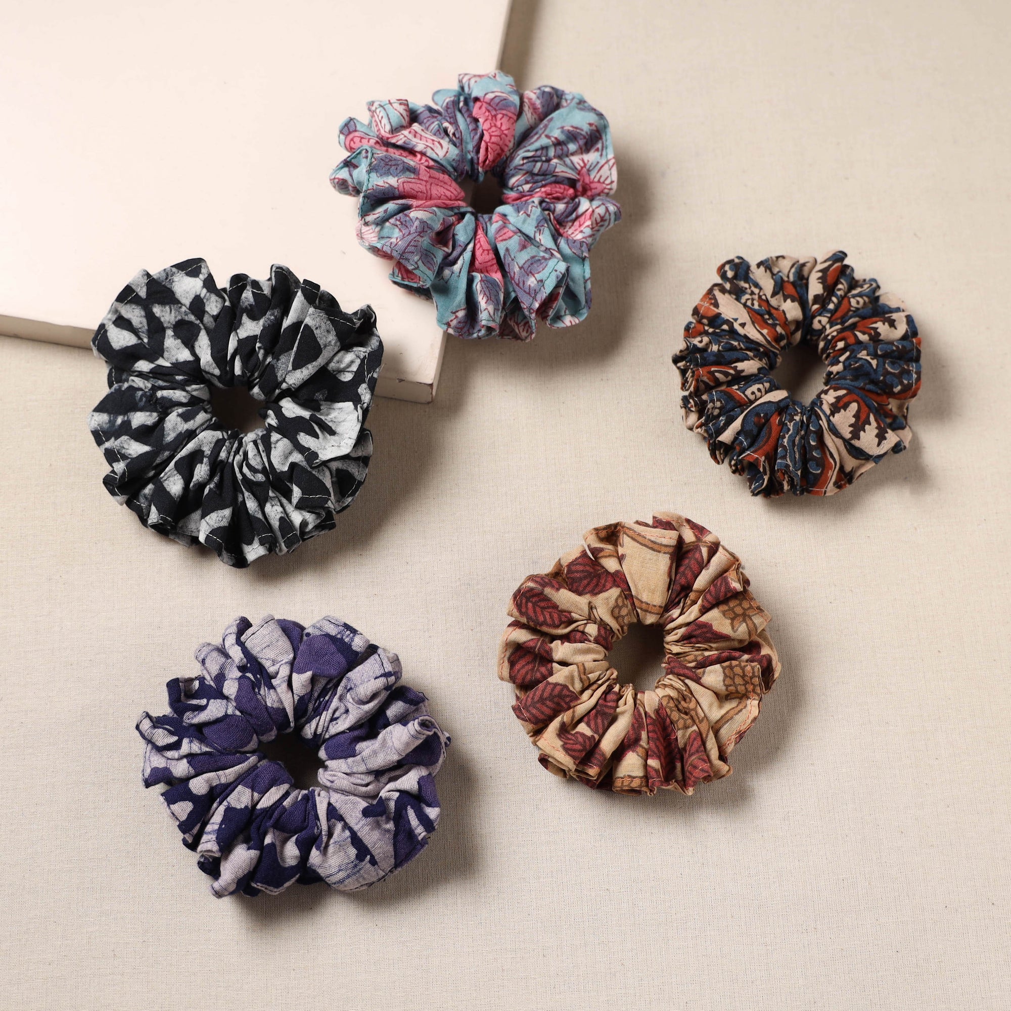 Handmade rubber band/scrunchies (set of 5) 06 - handcrafted