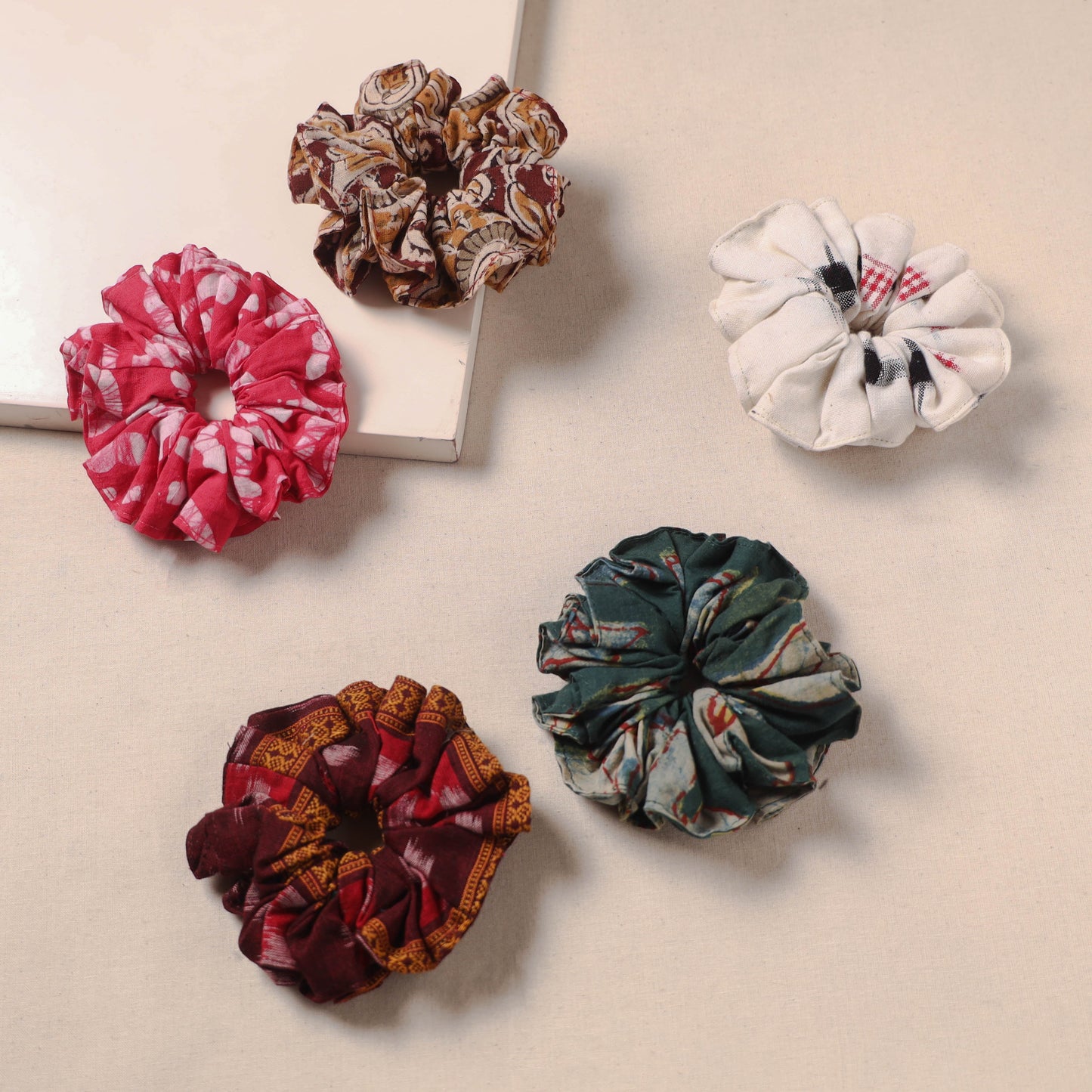 Handmade rubber band/scrunchies (set of 5) 104 - handcrafted