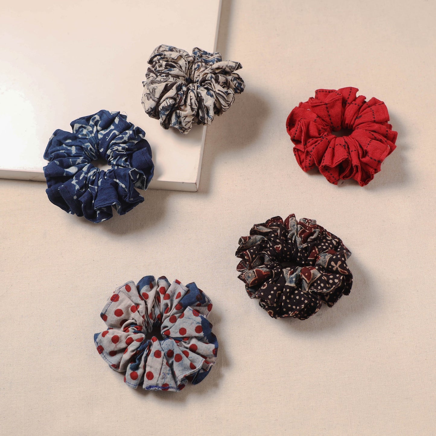 Handmade rubber band/scrunchies (set of 5) 114 - handcrafted