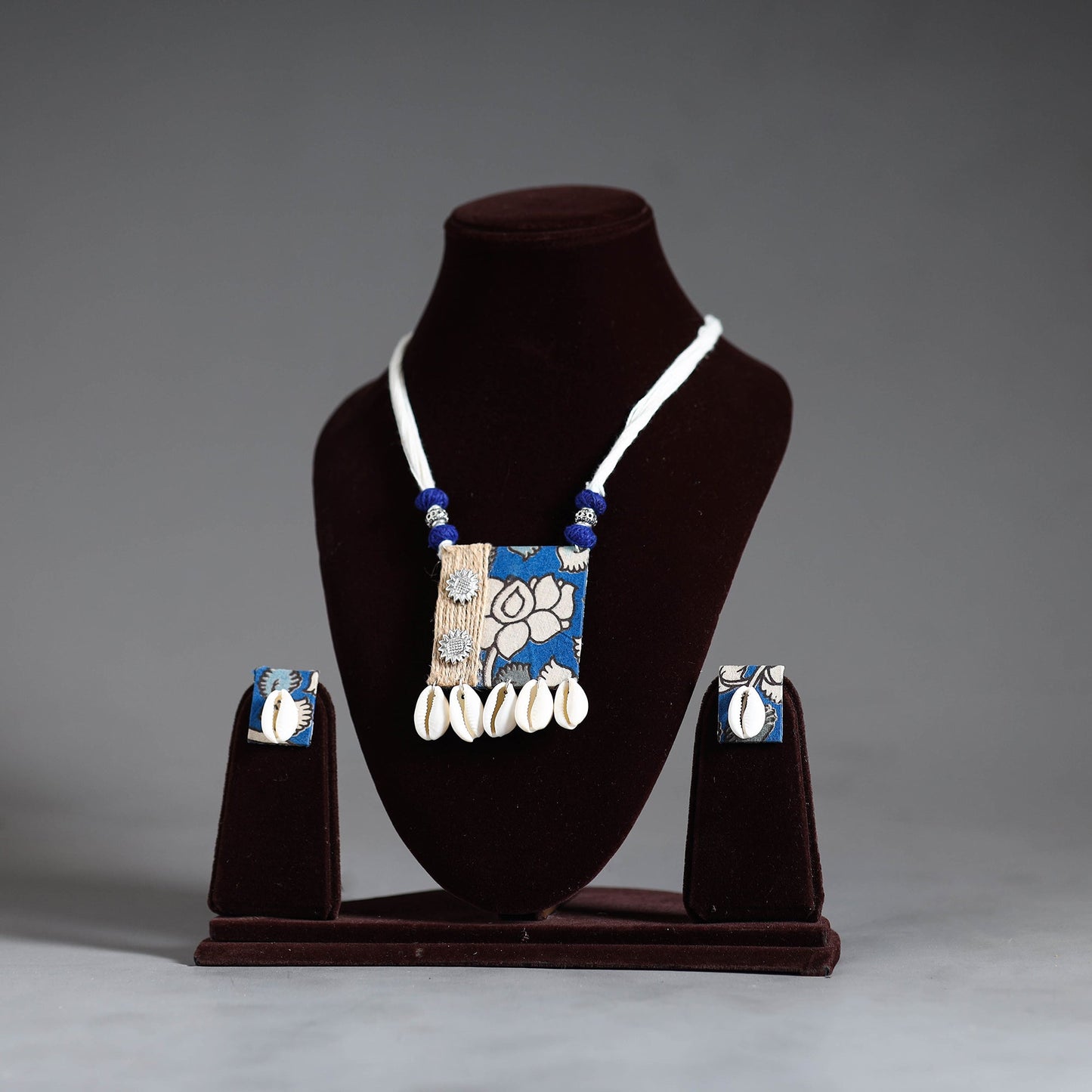 Handmade Shell Jute Fabart Necklace Set 29