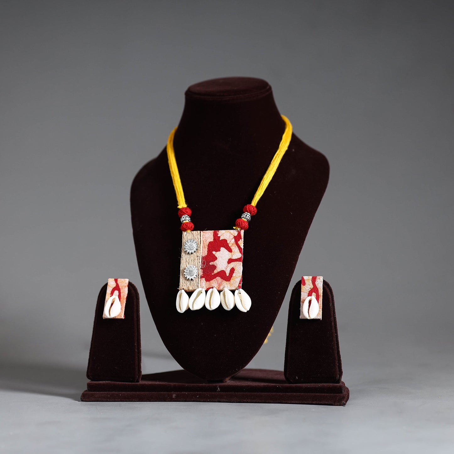 Handmade Shell Jute Fabart Necklace Set 31