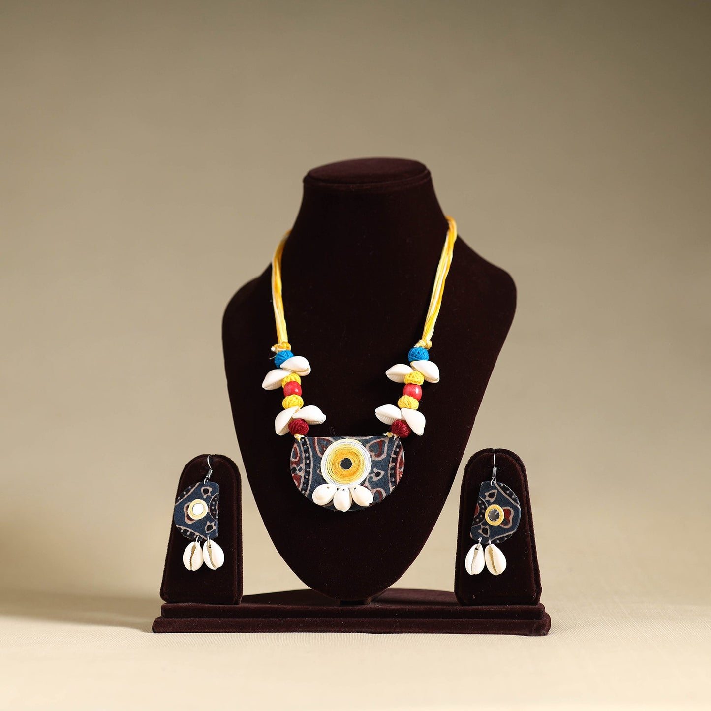 Handmade Shell Work Fabart Necklace Set 13