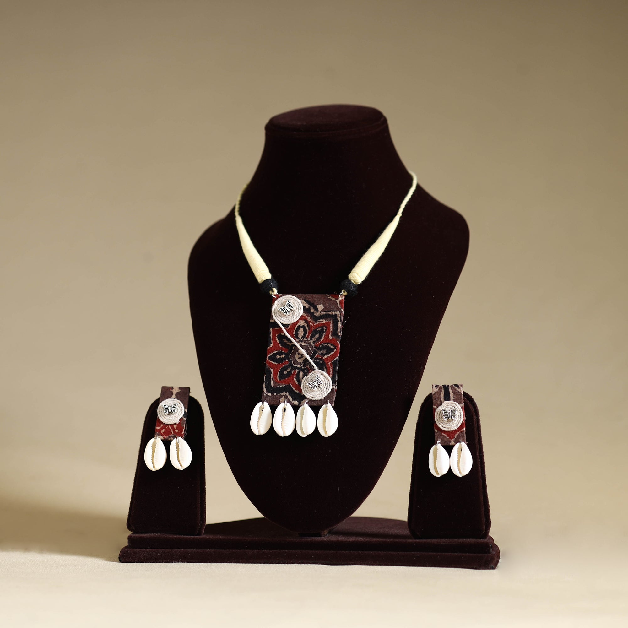 Buy Handmade Shell Work Fabart Necklace Set