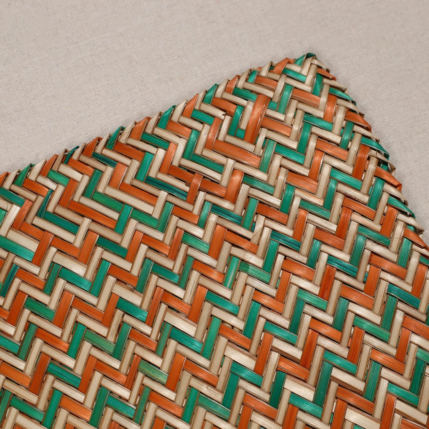  Multicolor Handmade Water Hyacinth Placemat from Assam (20 x 13 in)