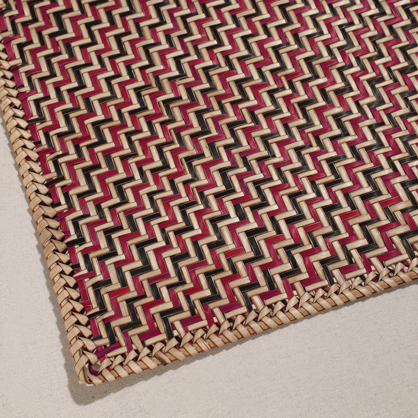 Multicolor Handmade Water Hyacinth Placemat with Border from Assam (18 x 13 in)