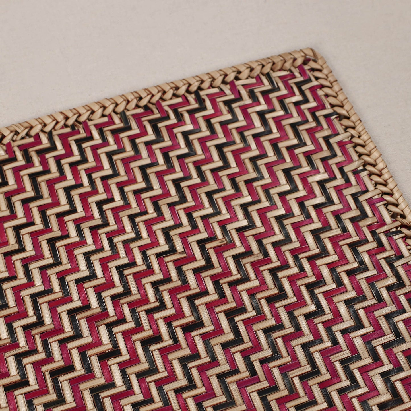 Multicolor Handmade Water Hyacinth Placemat with Border from Assam (18 x 13 in)