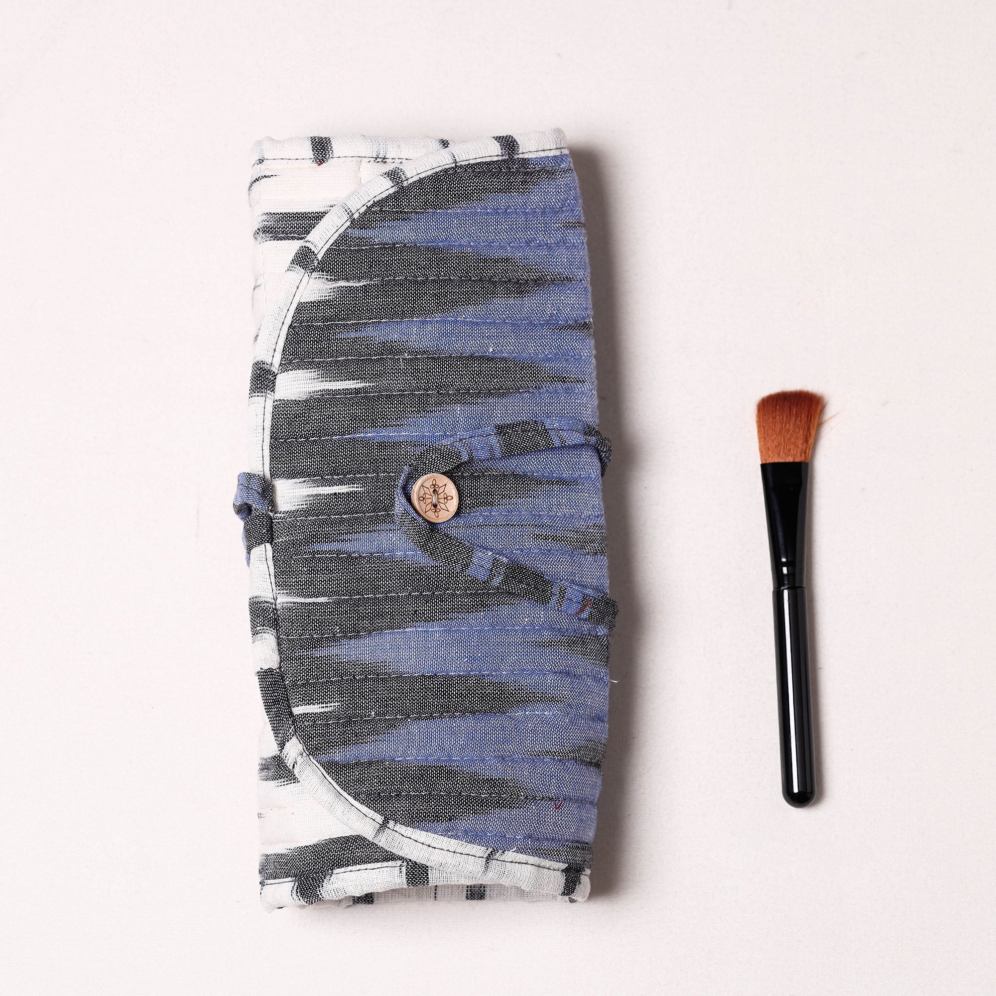 Ikat Fabric Multipurpose Segmented Make-up Brush Wrap Pouch/Case 