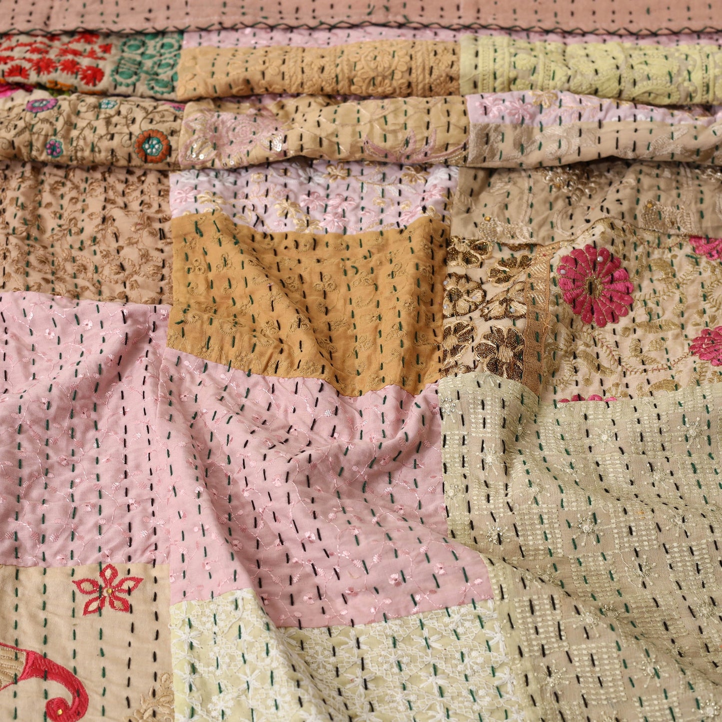 Khambadiya tagai patchwork quilt / gudri / blanket (108 x