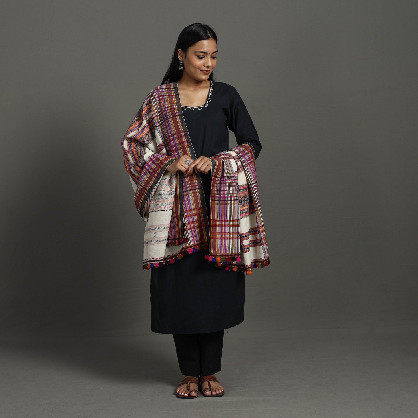 Multicolor Kutch Bhujodi Weaving Handloom Woolen Shawl