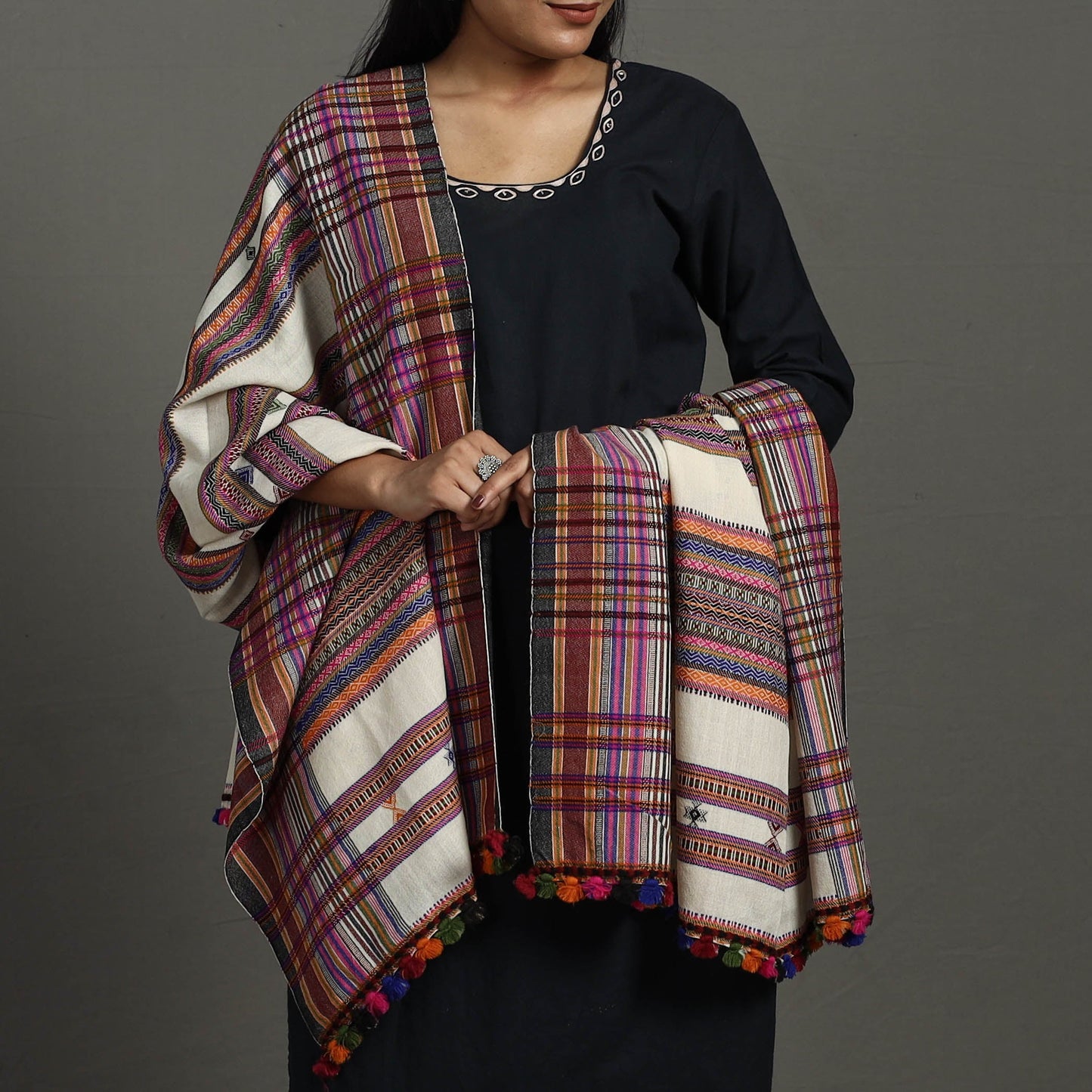 Multicolor Kutch Bhujodi Weaving Handloom Woolen Shawl