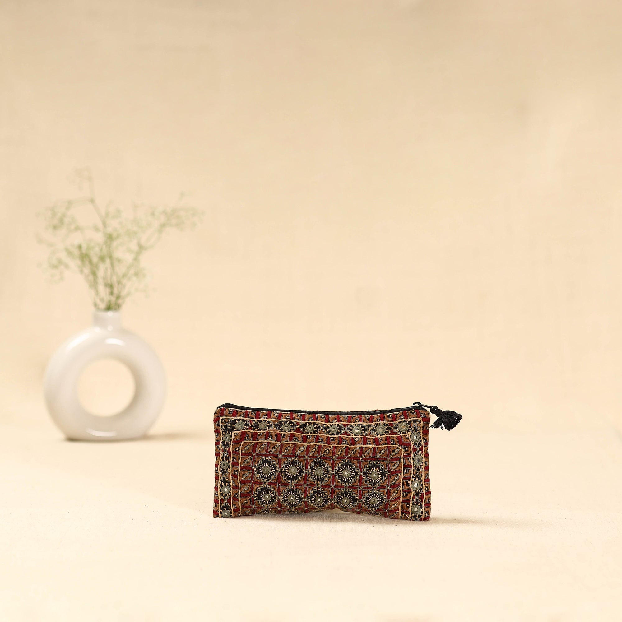 Kutch node bhori hand embroidered clutch purse 25