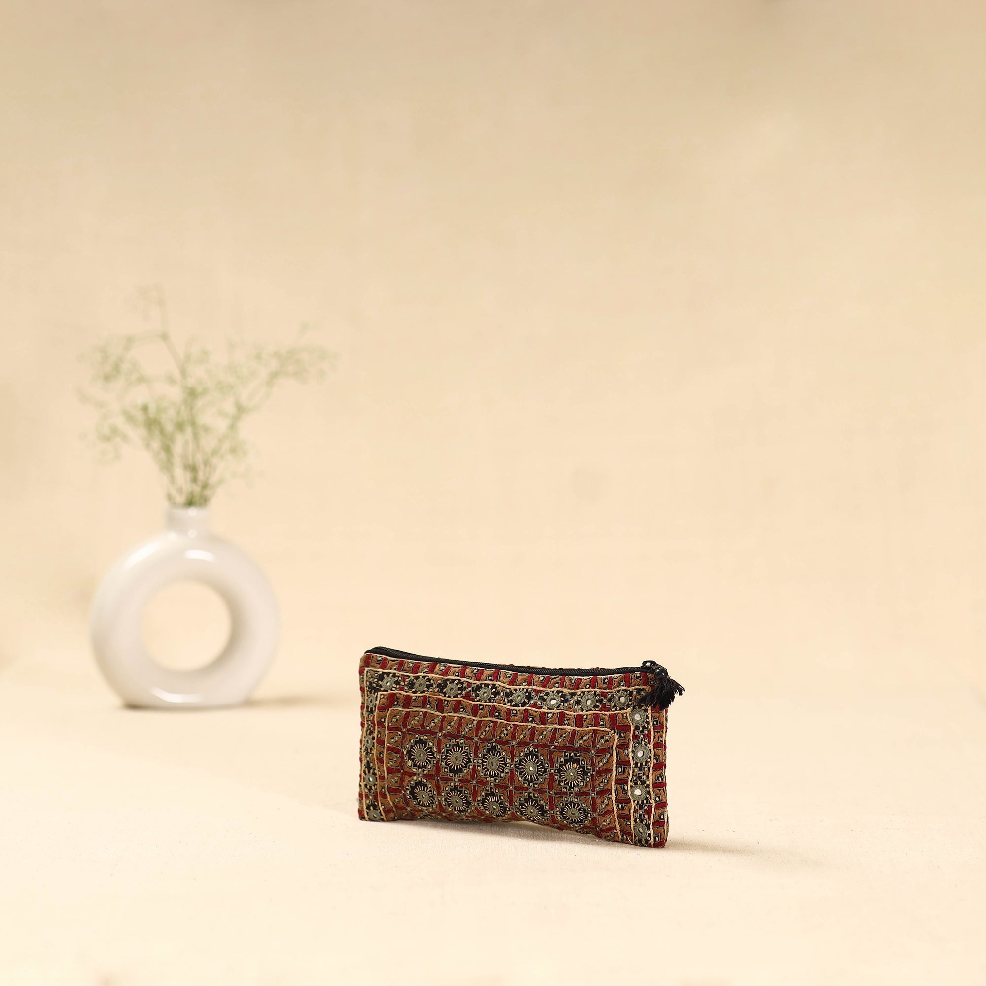 Kutch node bhori hand embroidered clutch purse 25
