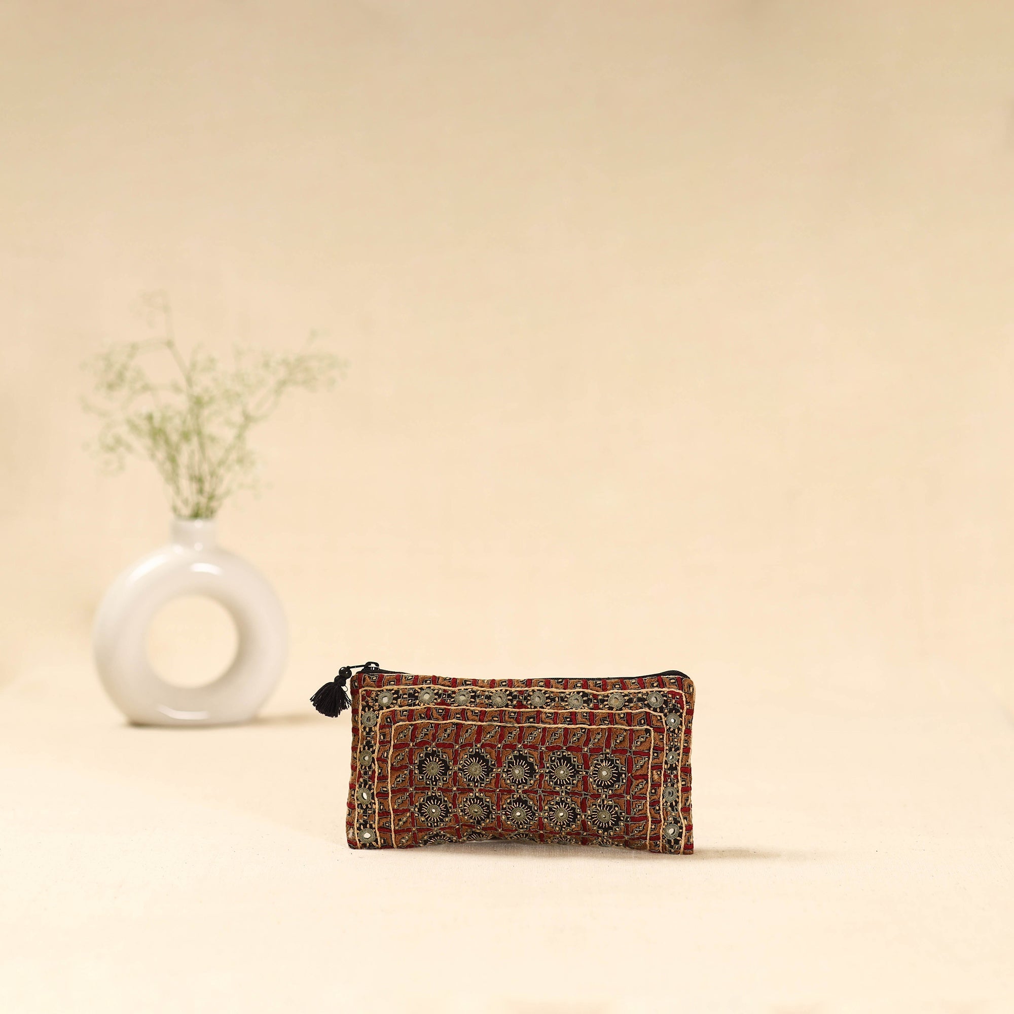 Kutch node bhori hand embroidered clutch purse 25