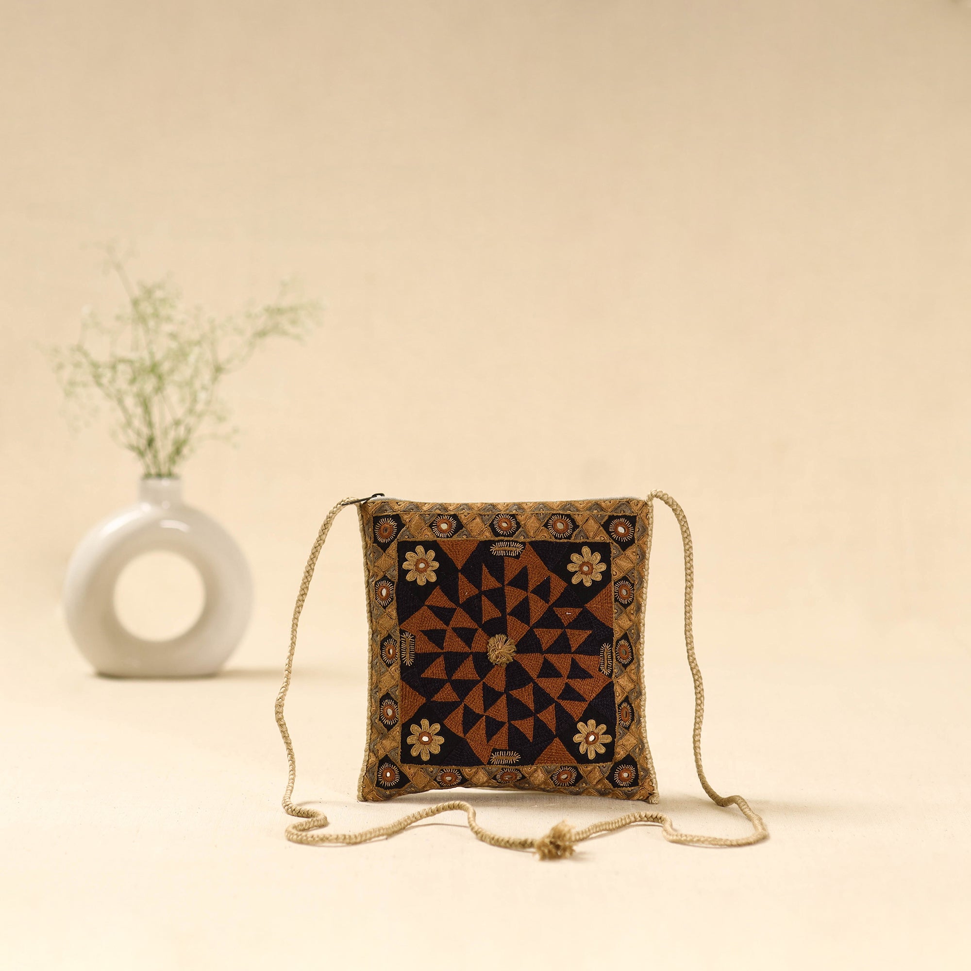 Kutch node fulado hand embroidered sling bag 63