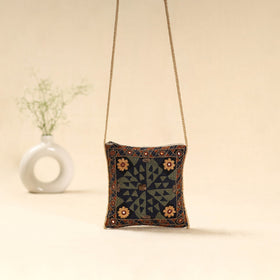 Kutch node fulado hand embroidered sling bag 64