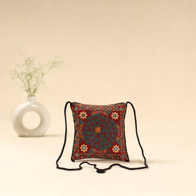 Kutch node fulado hand embroidered sling bag 67