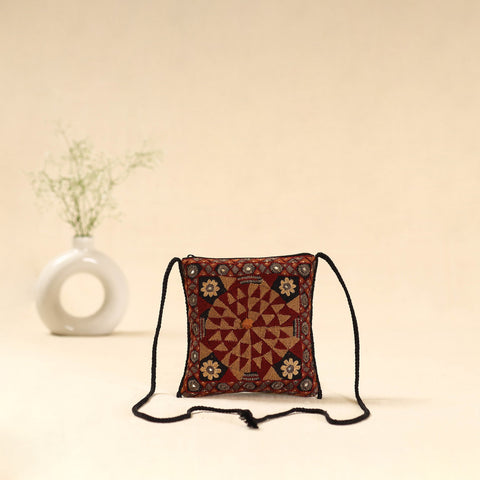 Kutch node fulado hand embroidered sling bag 68