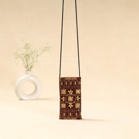 Kutch node hand embroidered sling dori mobile pouch 102