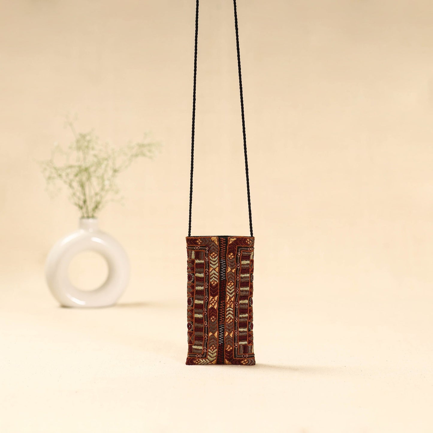 Kutch node hand embroidered sling dori mobile pouch 102