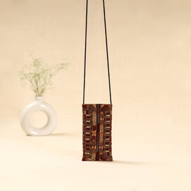 Kutch node hand embroidered sling dori mobile pouch 102