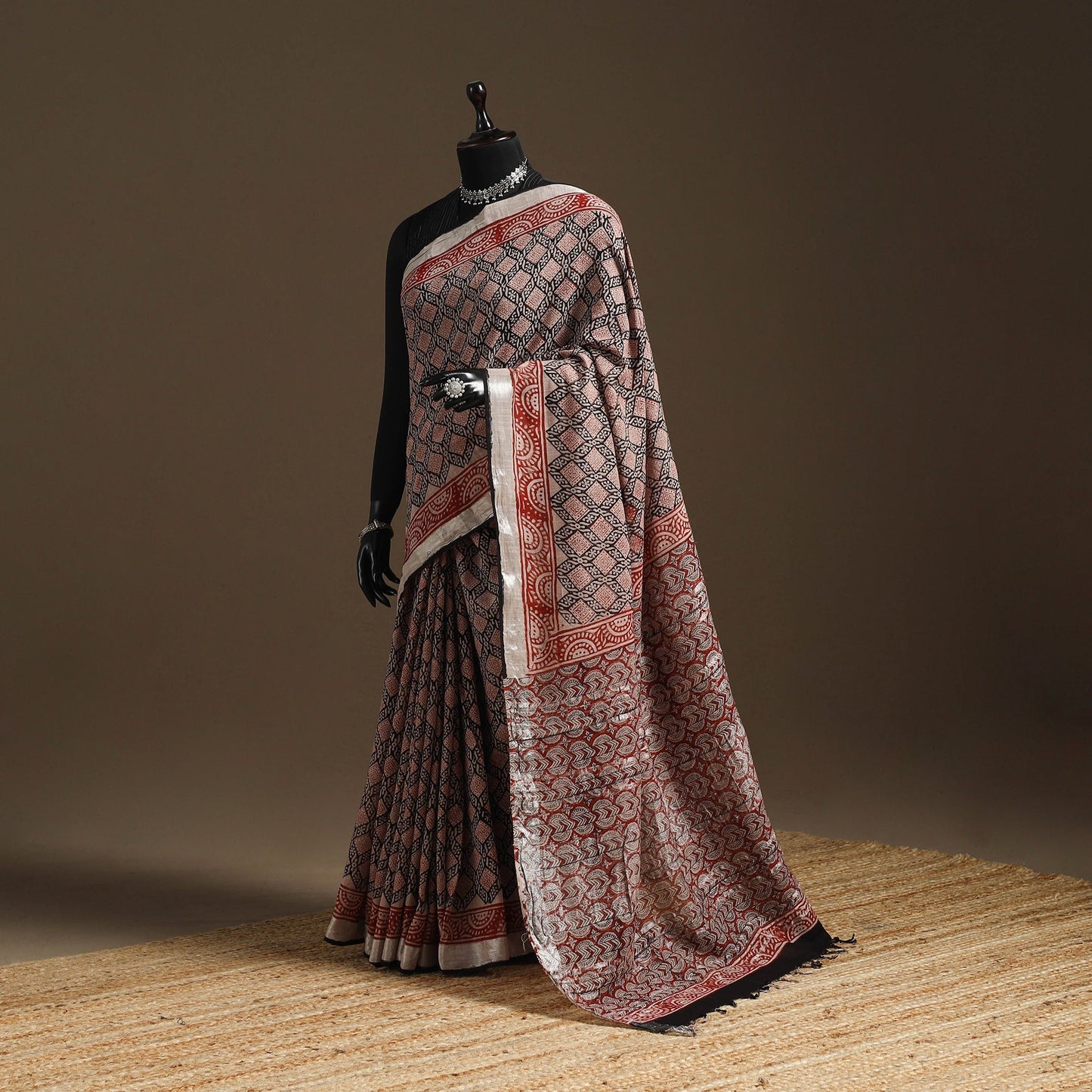 Linen hand bagru saree with zari border 03 - handcrafted