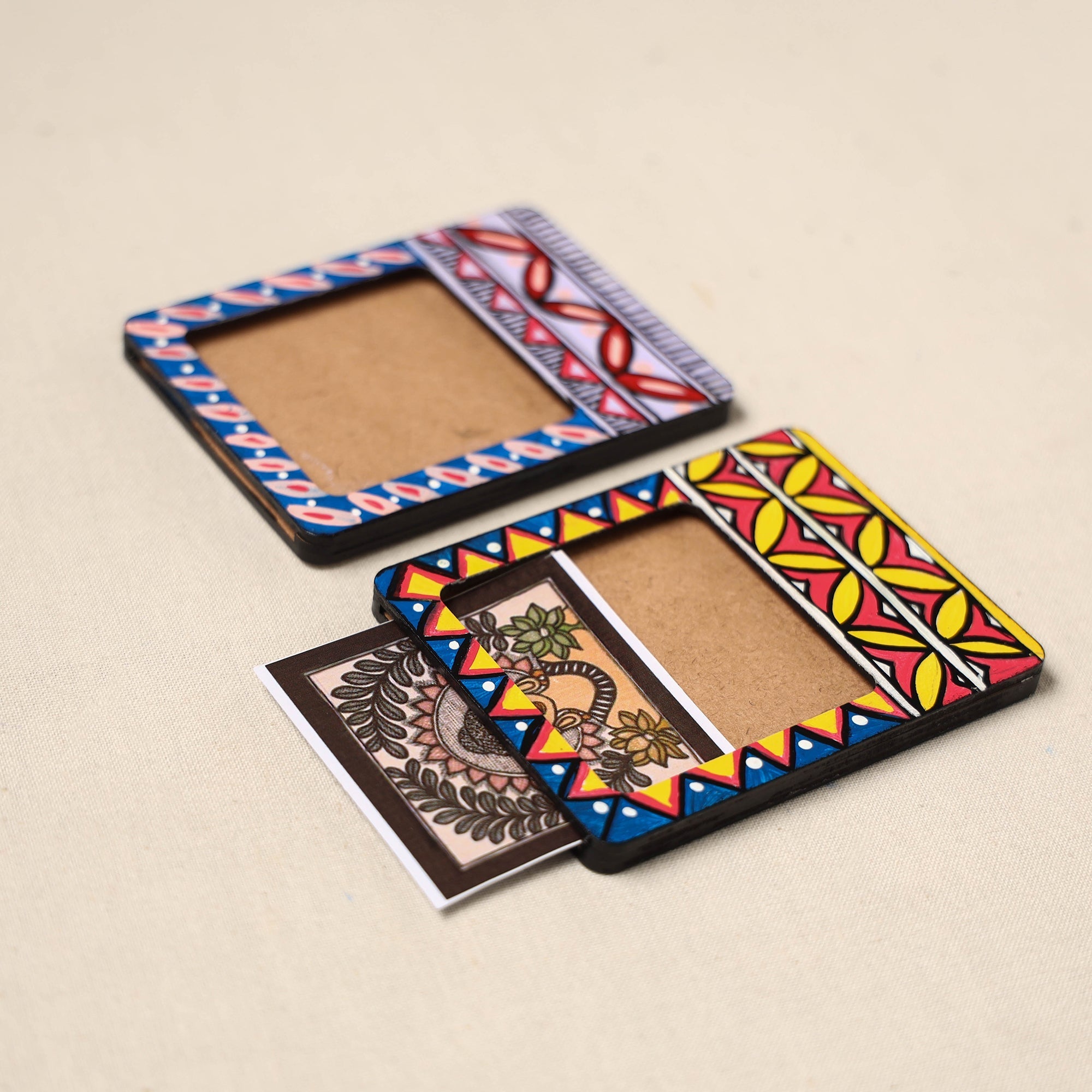 Madhubani handpainted wooden photo frame fridge magnet (set