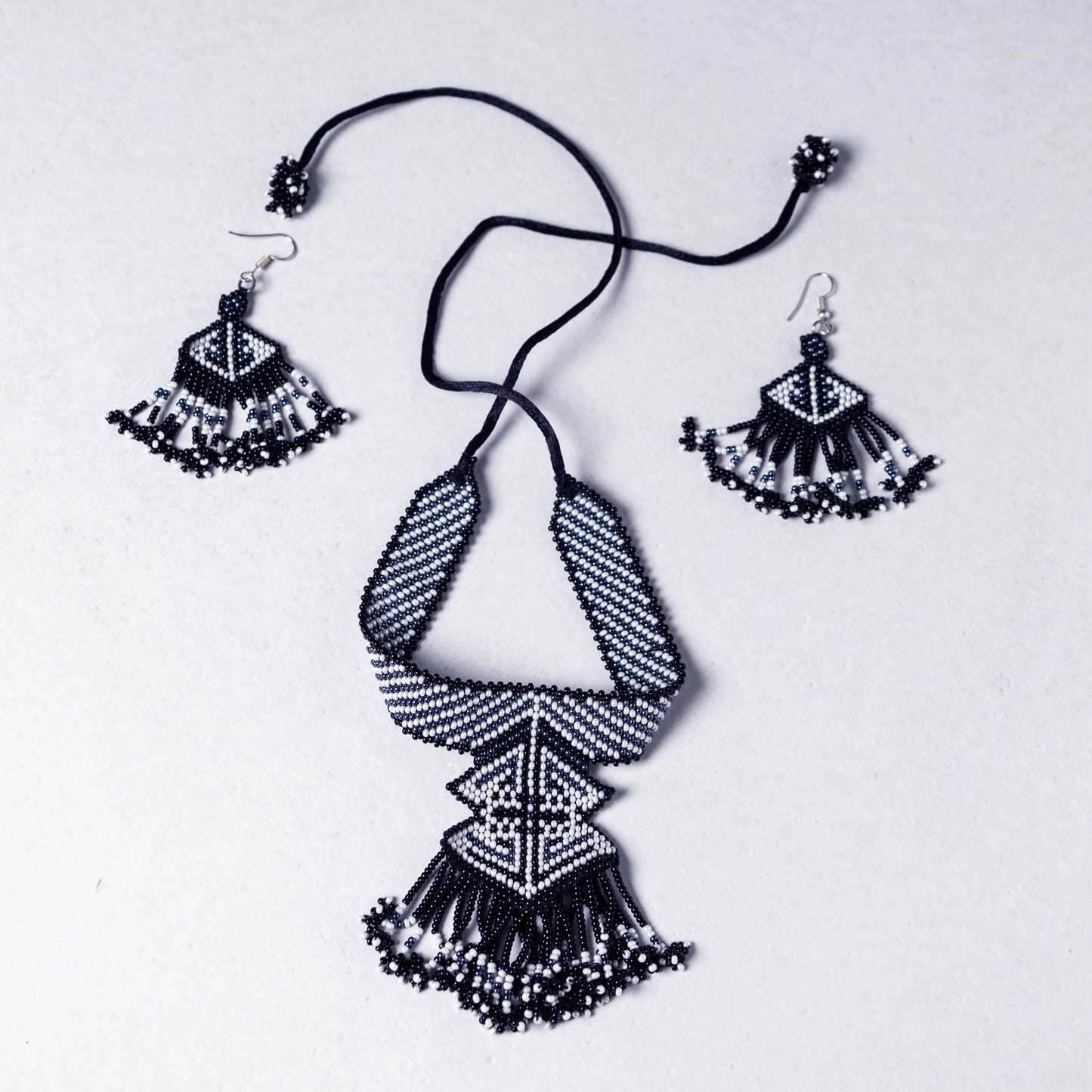 Buy Neemuch Handmade Beadwork Jali Necklace Set Online at iTokri.com