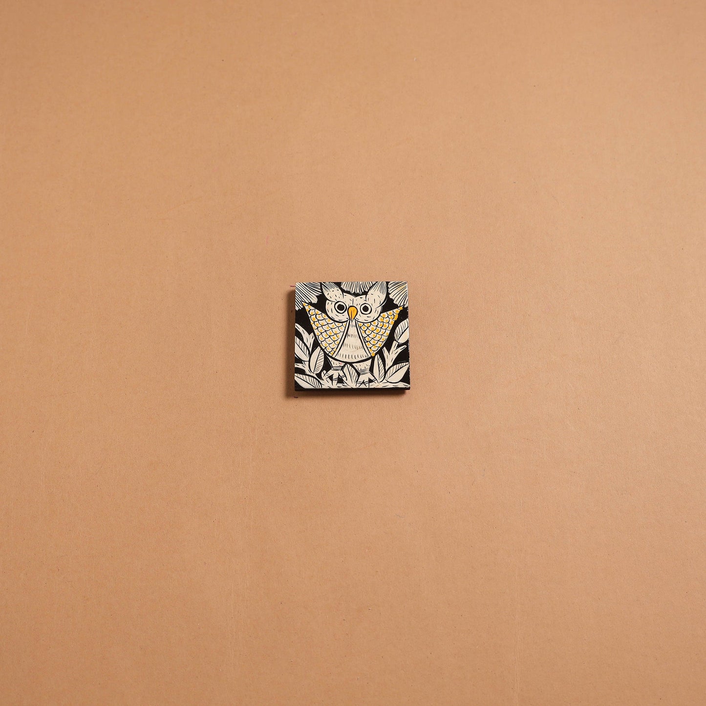 Patua handpainted wooden fridge magnet 92 - handcrafted