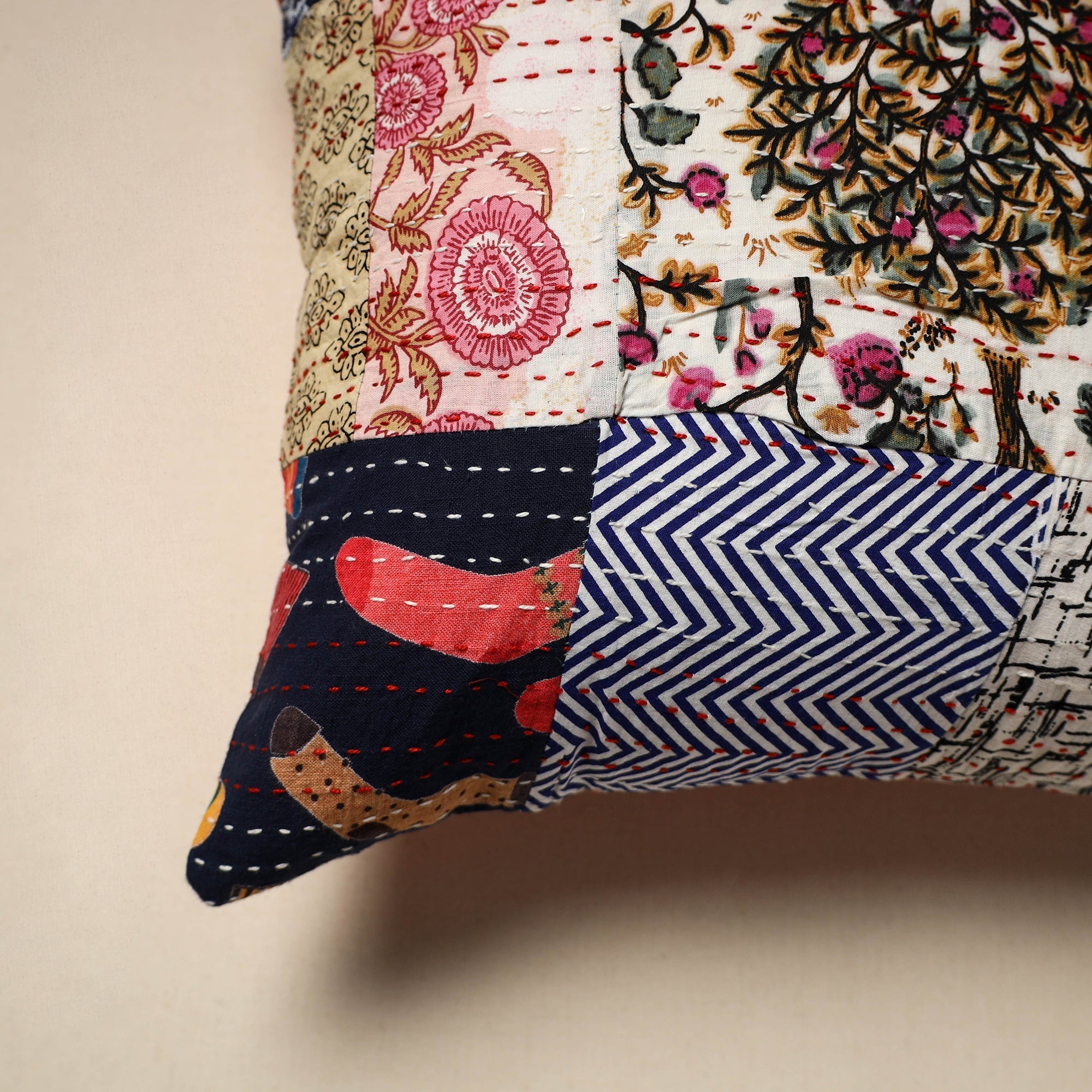 Tagai patchwork cushion cover (16 x 16 in) 100 - handcrafted