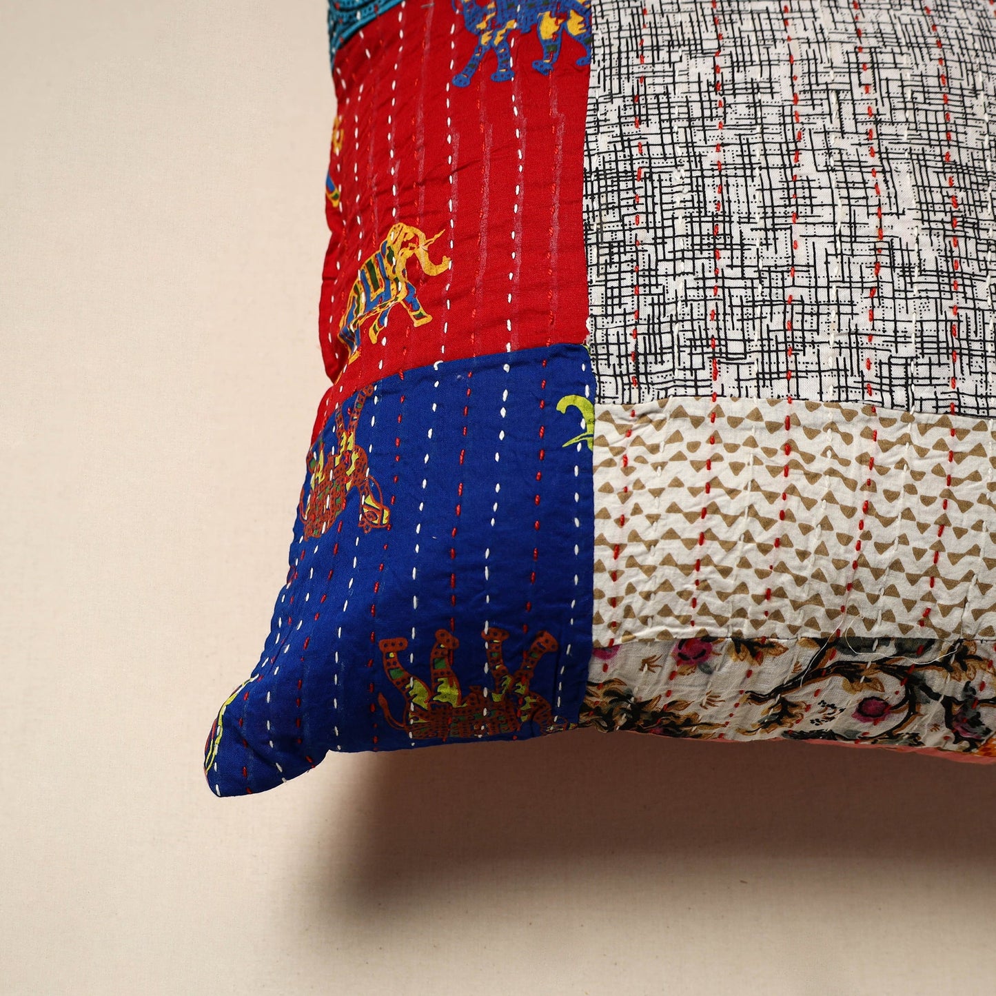 Tagai patchwork cushion cover (16 x 16 in) 32 - handcrafted