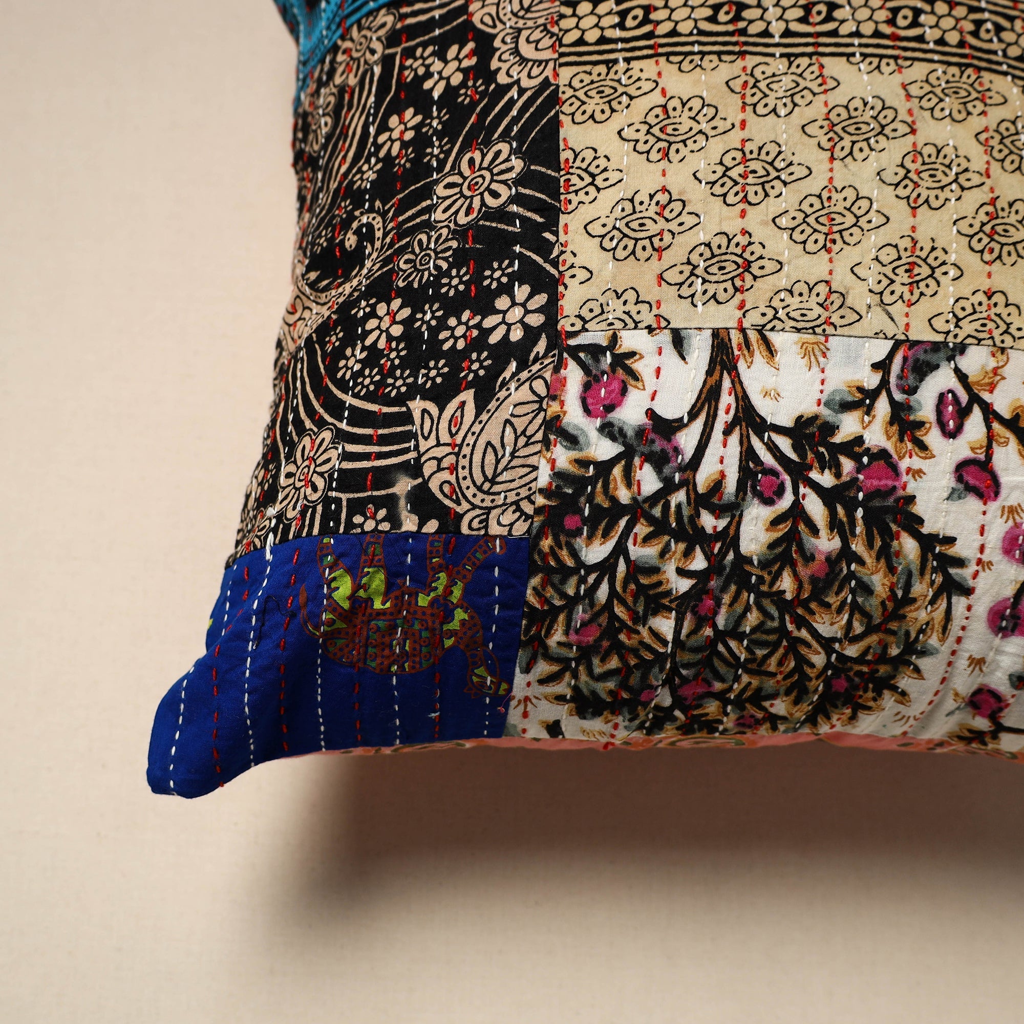 Tagai patchwork cushion cover (16 x 16 in) 66 - handcrafted