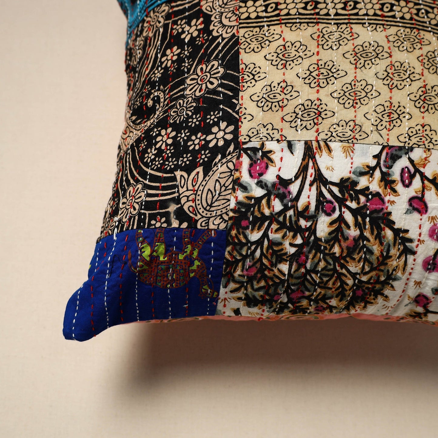 Tagai patchwork cushion cover (16 x 16 in) 66 - handcrafted