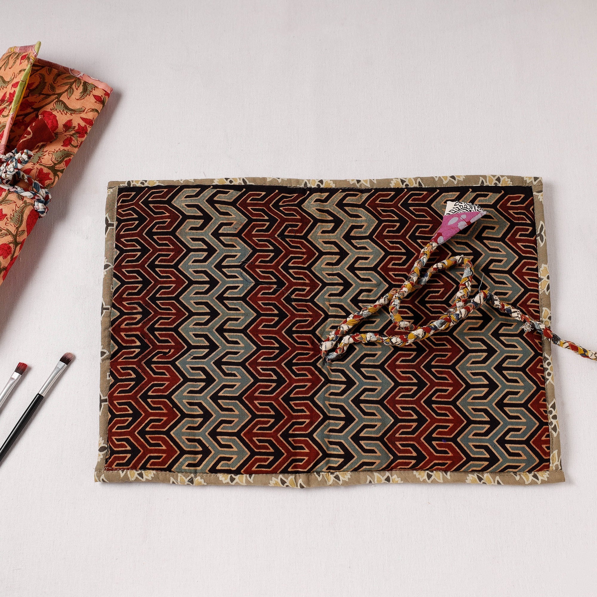  Multipurpose Segmented Storage Wrap PouchOnline 