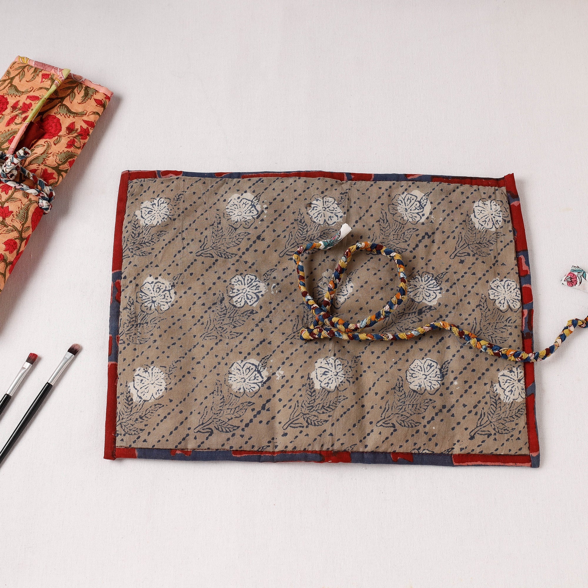  Multipurpose Segmented Storage Wrap PouchOnline 