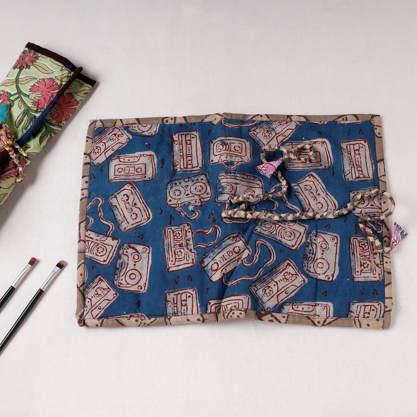  Multipurpose Segmented Storage Wrap PouchOnline 