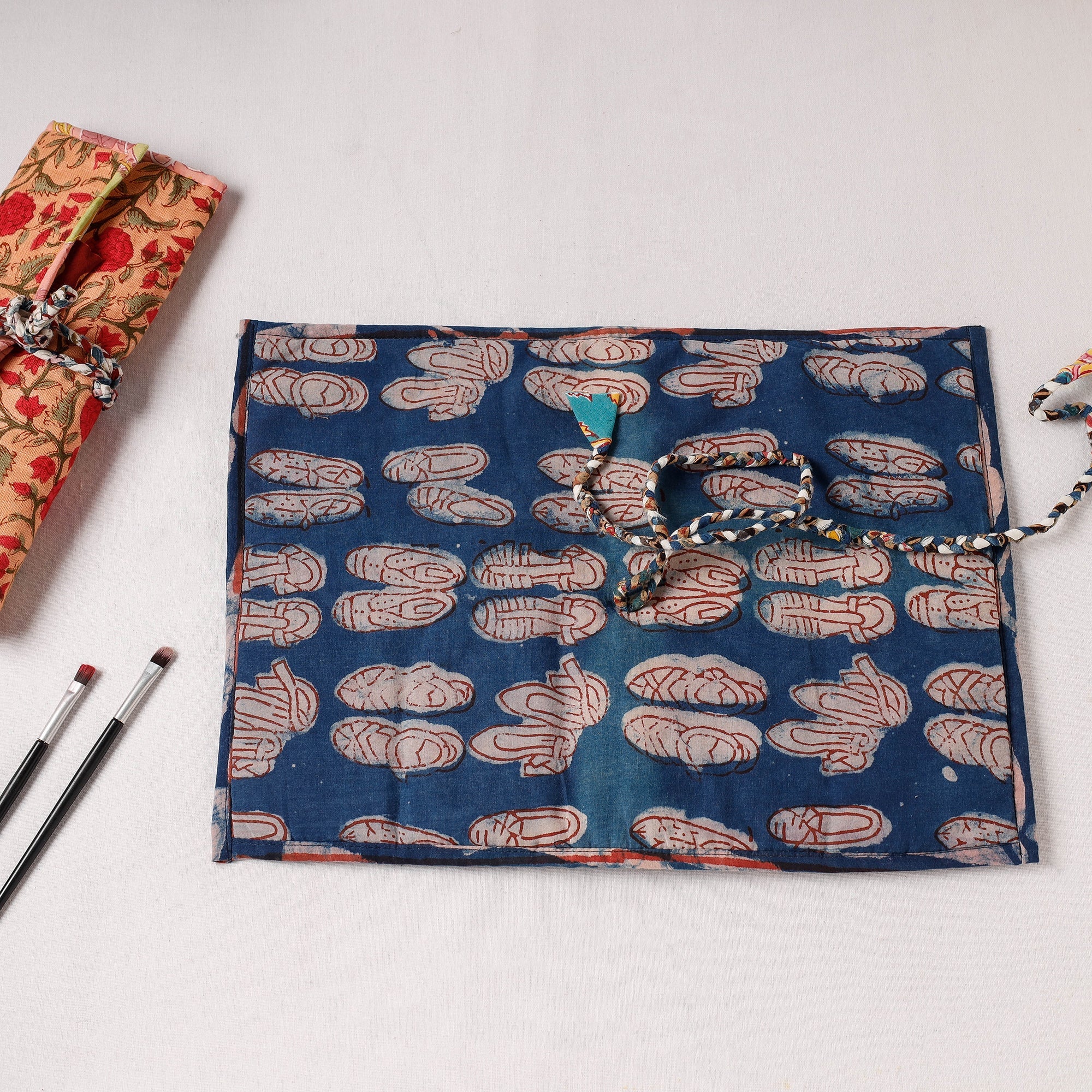  Multipurpose Segmented Storage Wrap PouchOnline 