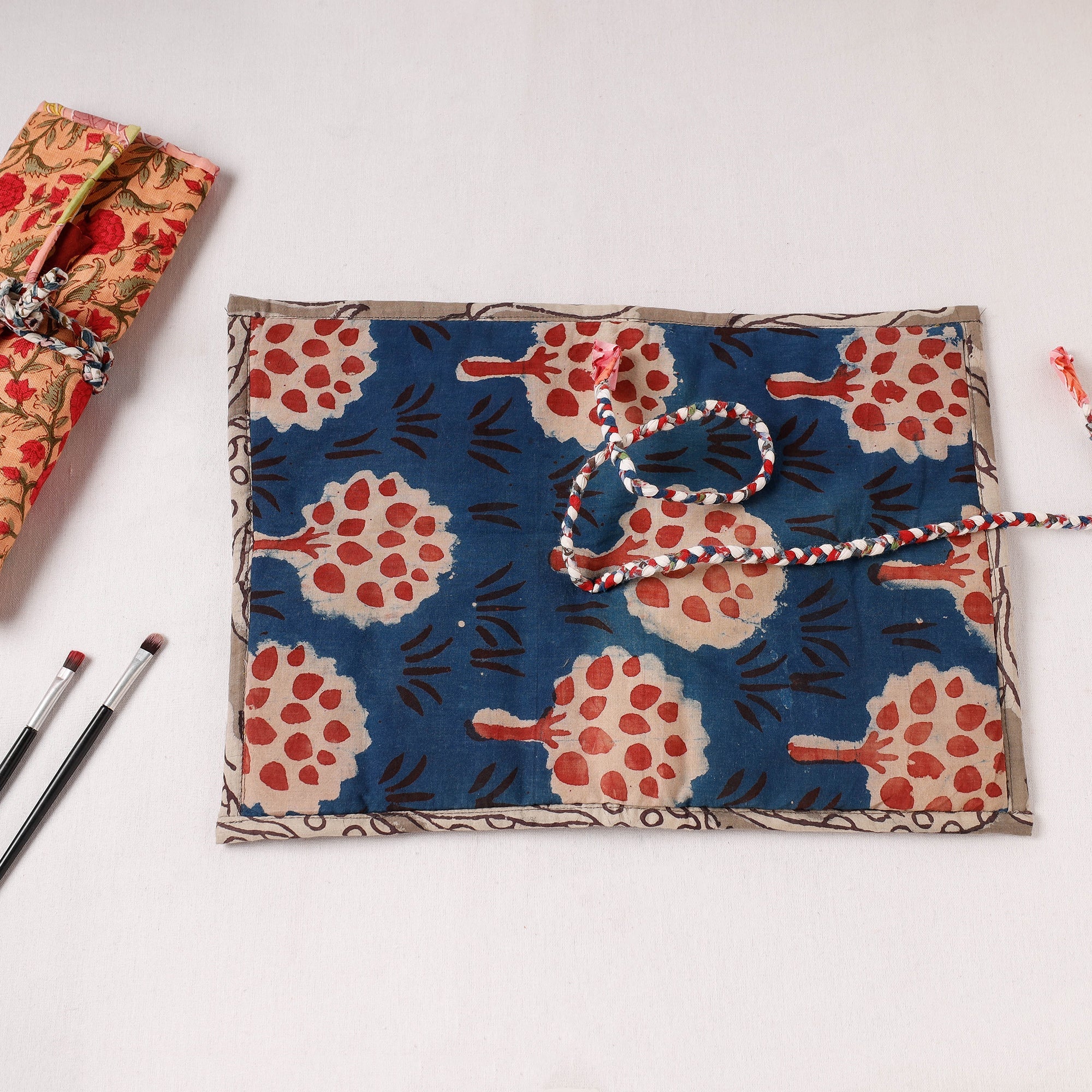  Multipurpose Segmented Storage Wrap PouchOnline 